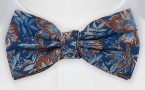 BLOSSOMING BLUE pre-tied bow tie