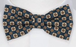 IRRESISTIBLE BLUE pre-tied bow tie
