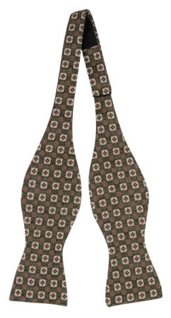 IRRESISTIBLE GREEN self-tie bow tie